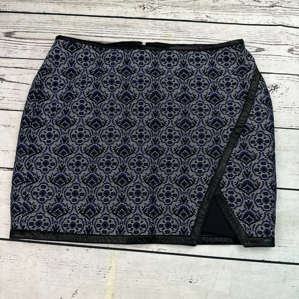EXPRESS Womens Black Blue Geometric Faux Leather Trim Mini Skirt Size 6